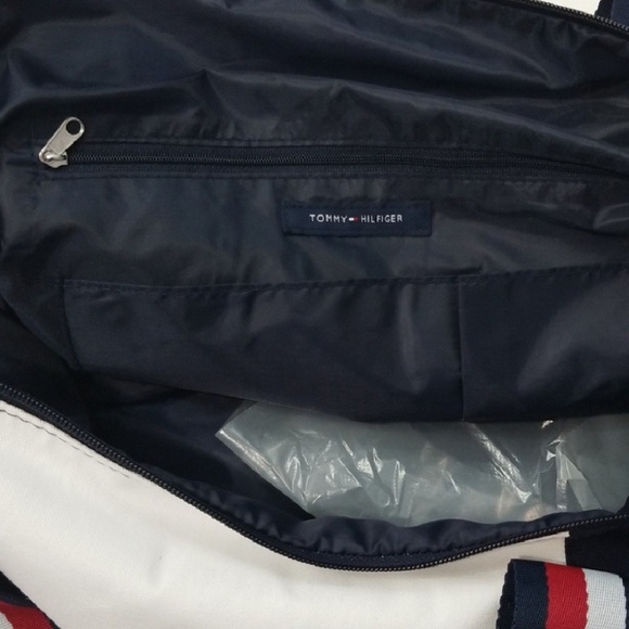 Tommy Hilfiger Duffle Bag - Picture 7 of 7